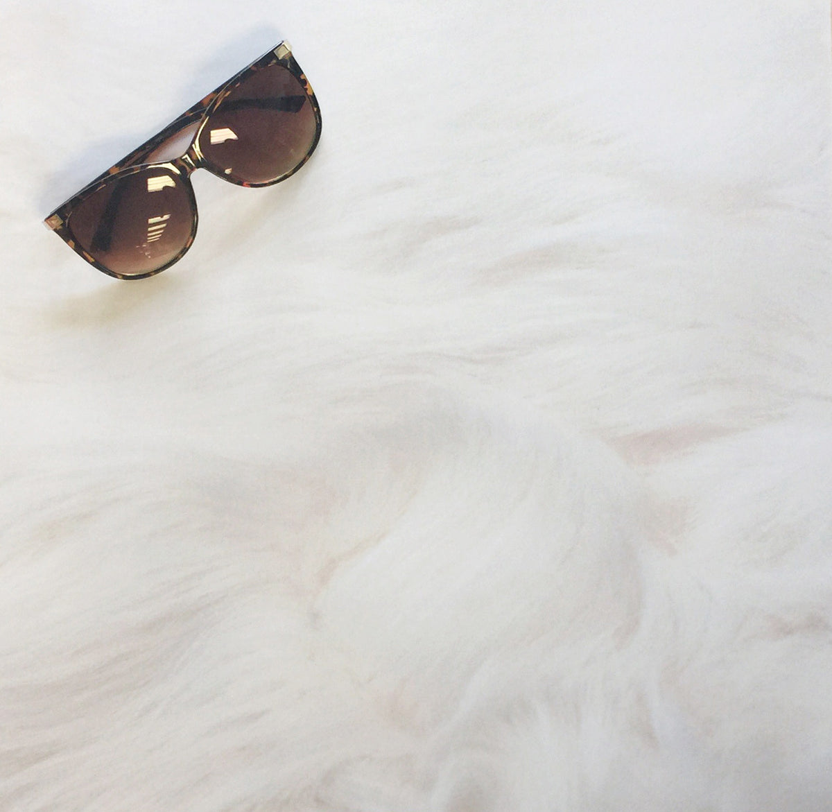 Off-White Sheepskin - 16in